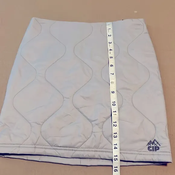 🆕 CONEY ISLAND PICNIC Alpine Slopes Quilted Nylon Miniskirt- Silver/Gray - 24