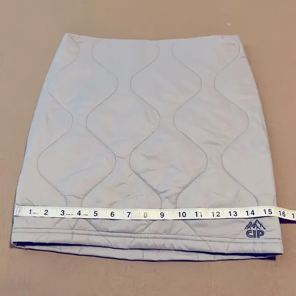 🆕 CONEY ISLAND PICNIC Alpine Slopes Quilted Nylon Miniskirt- Silver/Gray - 24