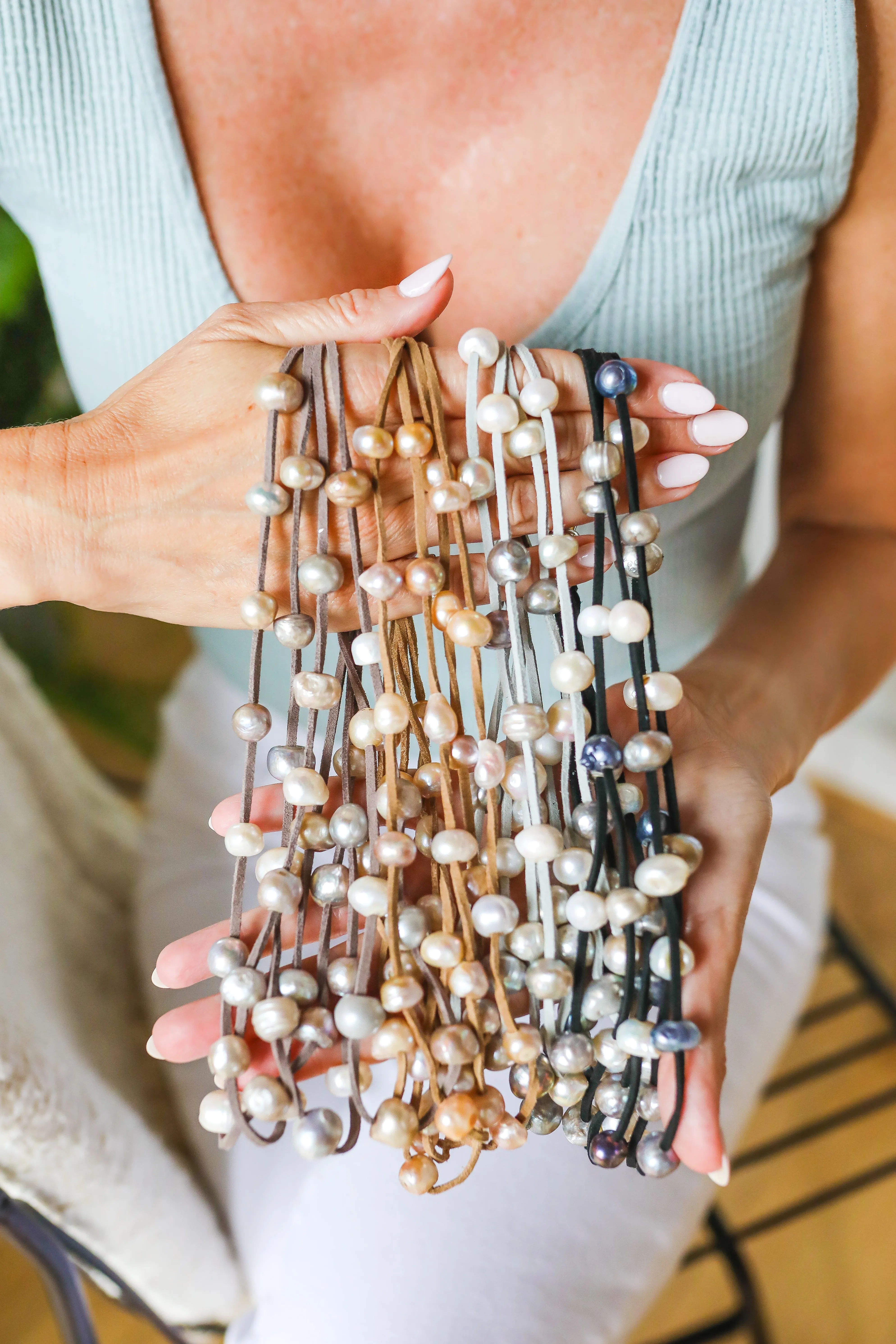 602-09-01 | FAWN SUEDE 4-STRAND MULTI PEARL NECKLACE
