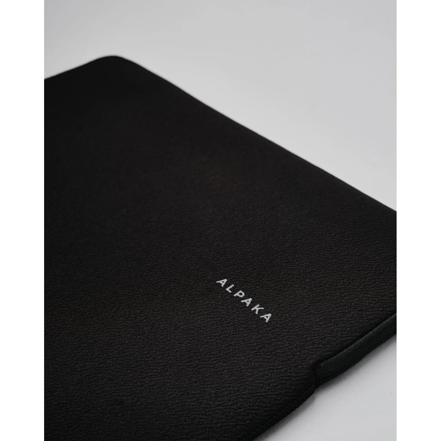ALPAKA Slim Laptop Sleeve 16"