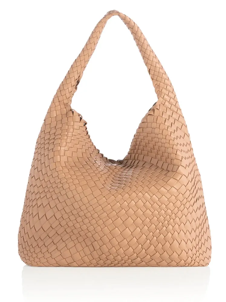 Blythe Hobo, Almond
