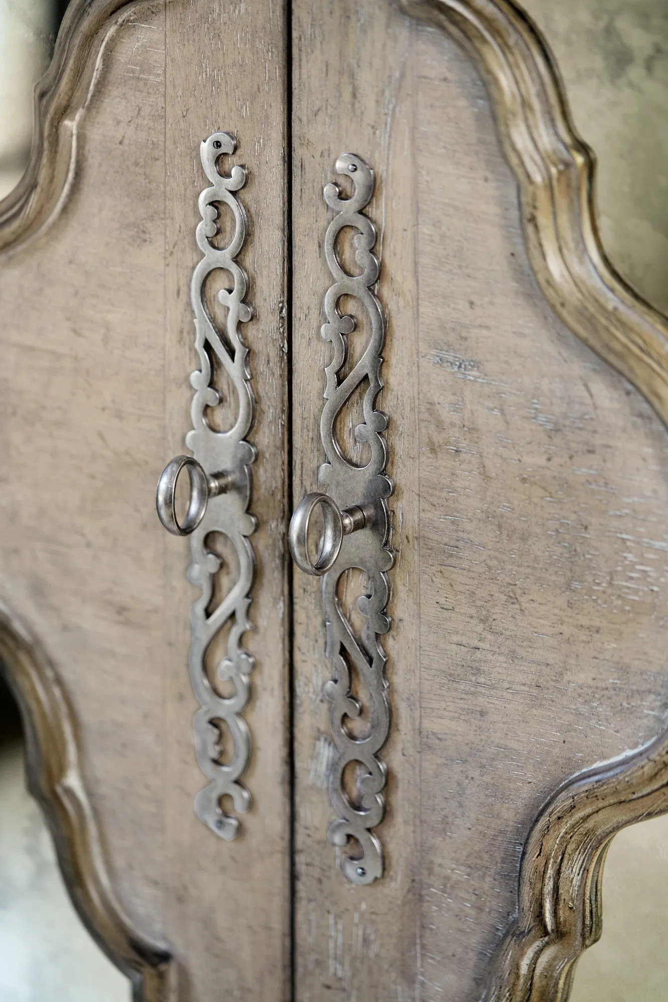 CAMPANIA ARMOIRE