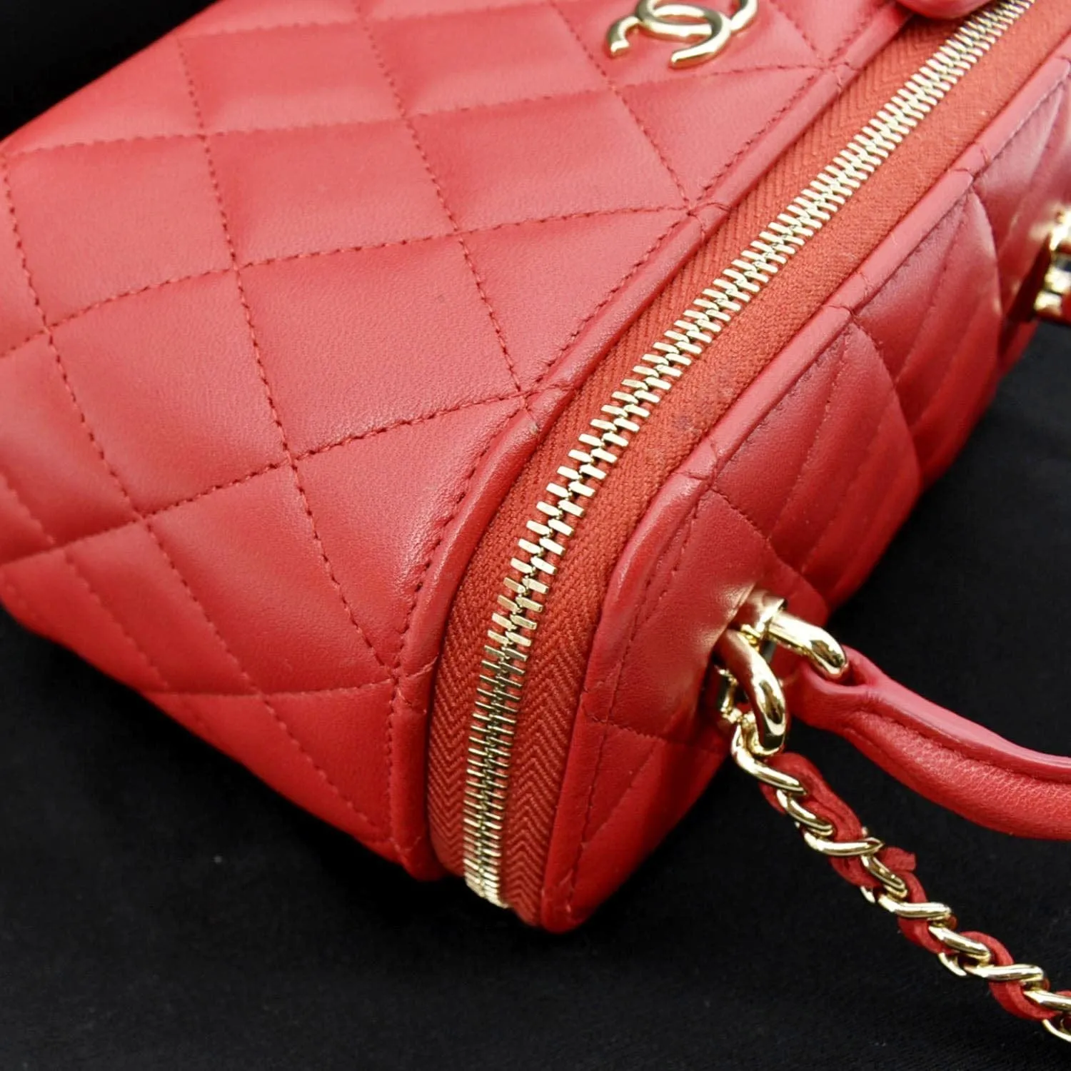 CHANEL Vanity Case Quilted Leather Crossbody Bag Red