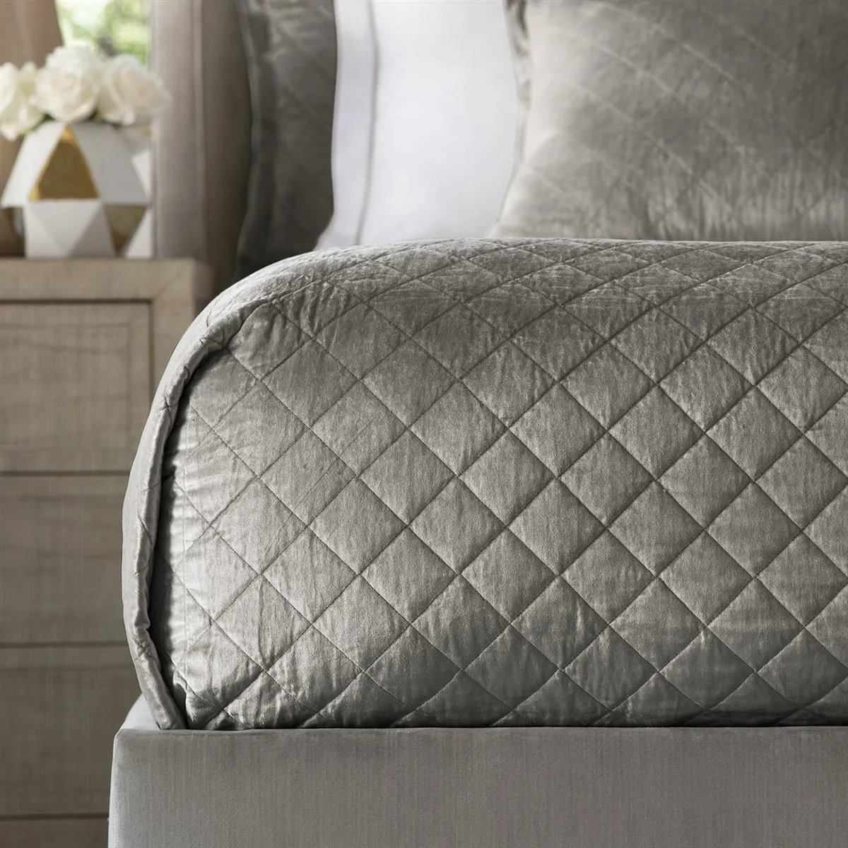 Chloe Queen Coverlet / Silver Velvet 96X98