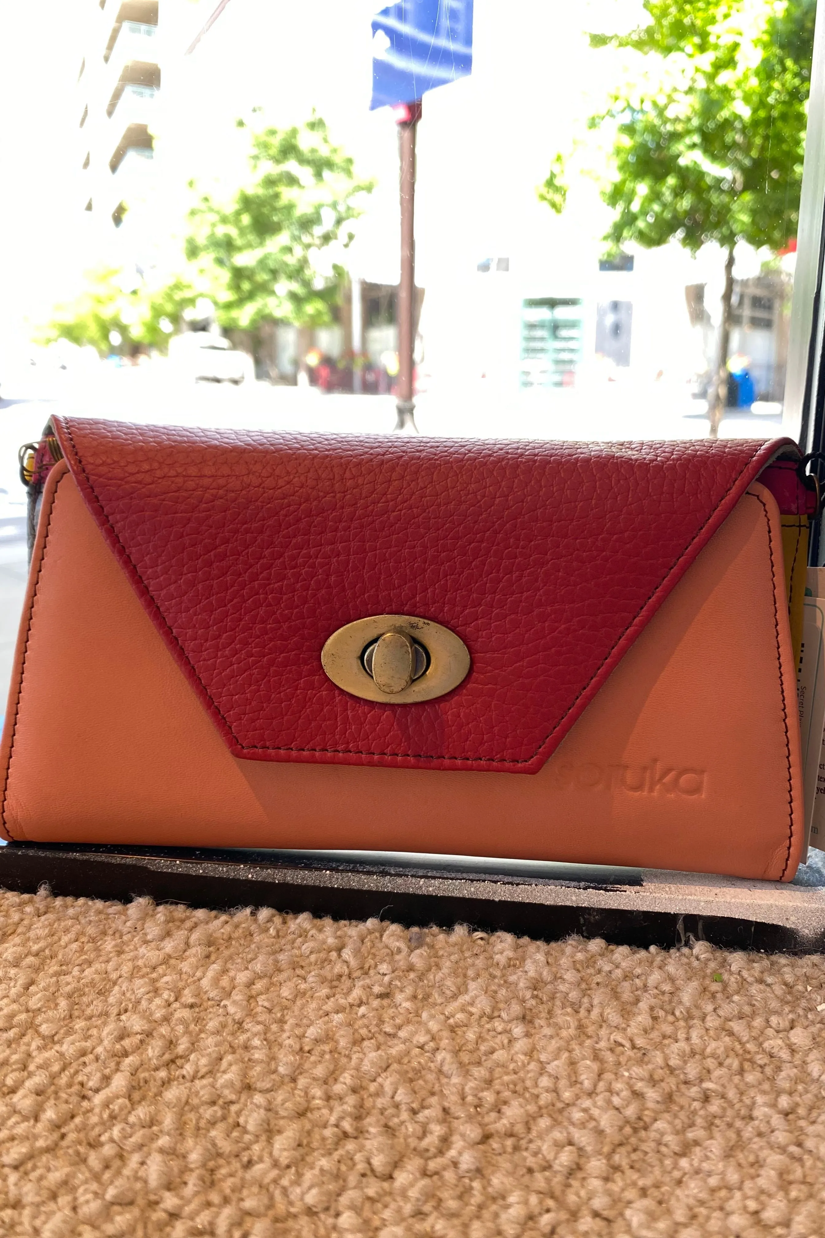 Secret Plain · Clutch