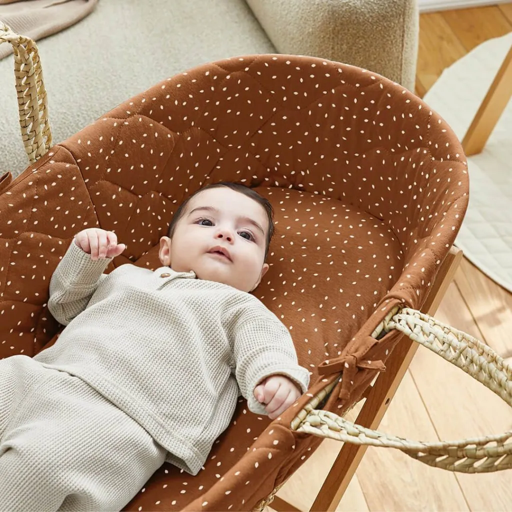 THE LITTLE GREEN SHEEP Quilted Moses Basket and Static Stand Bundle - Terracotta Rice