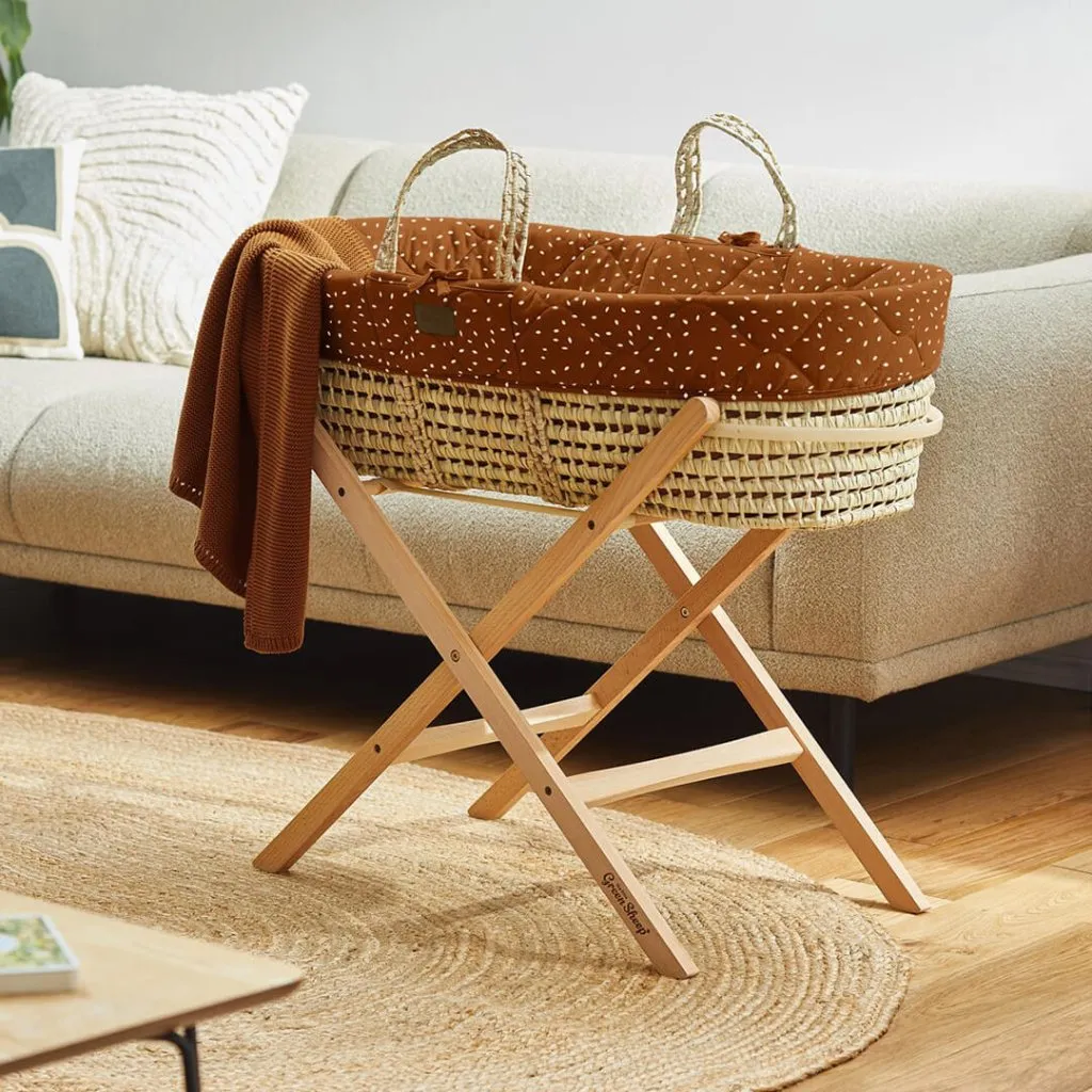 THE LITTLE GREEN SHEEP Quilted Moses Basket and Static Stand Bundle - Terracotta Rice